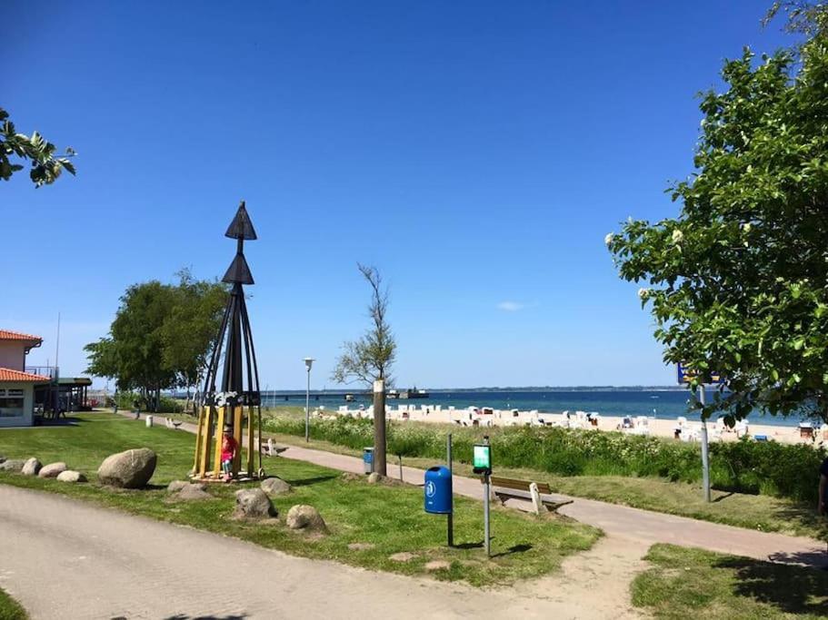 Neue Ferienwohnung Kuestennaehe Mit Terrasse 3Km Zum Strand Osdorf ภายนอก รูปภาพ
