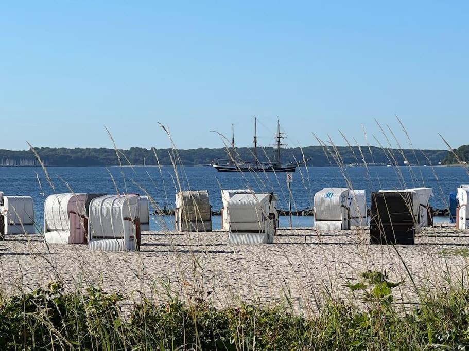 Neue Ferienwohnung Kuestennaehe Mit Terrasse 3Km Zum Strand Osdorf ภายนอก รูปภาพ